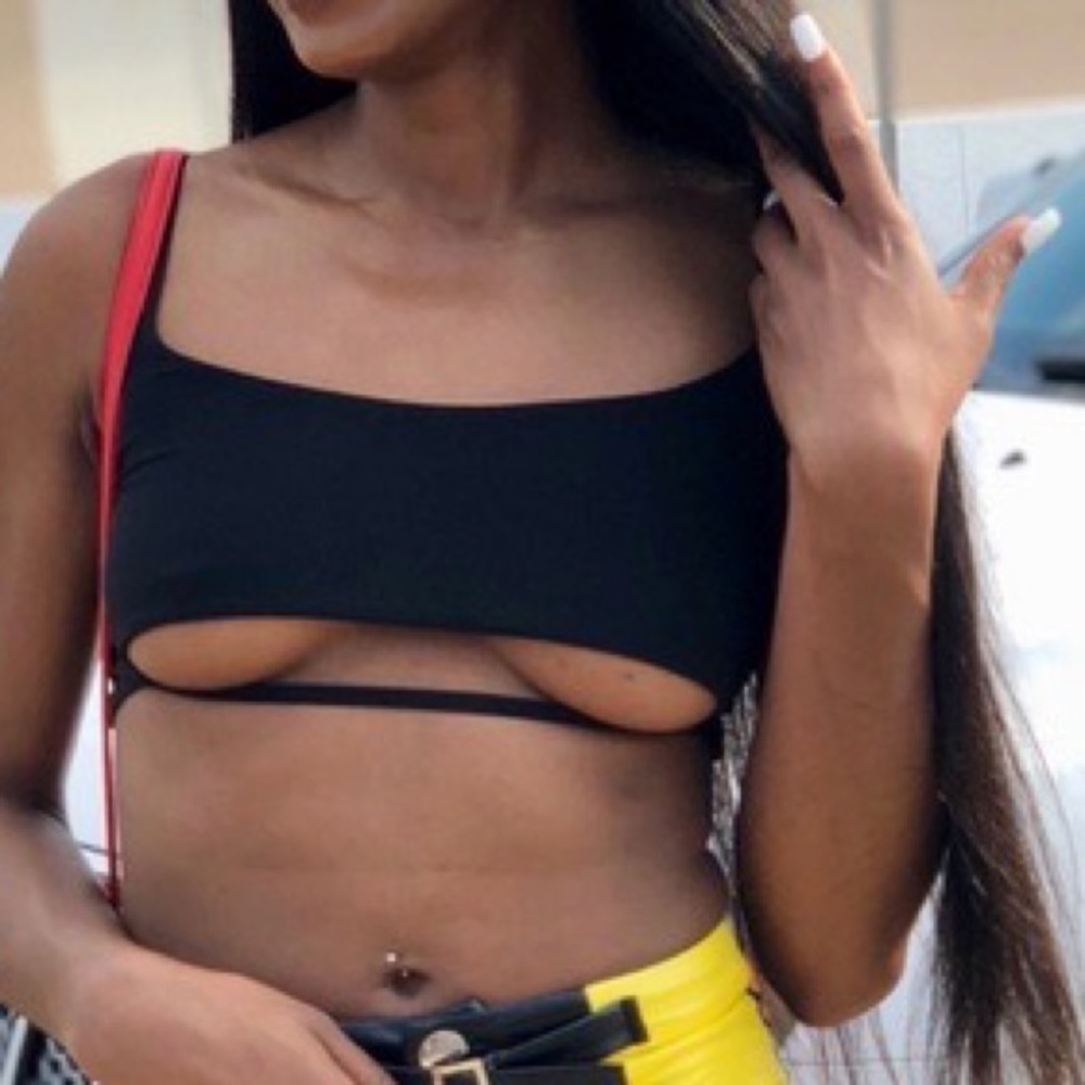 Under boob crop top
